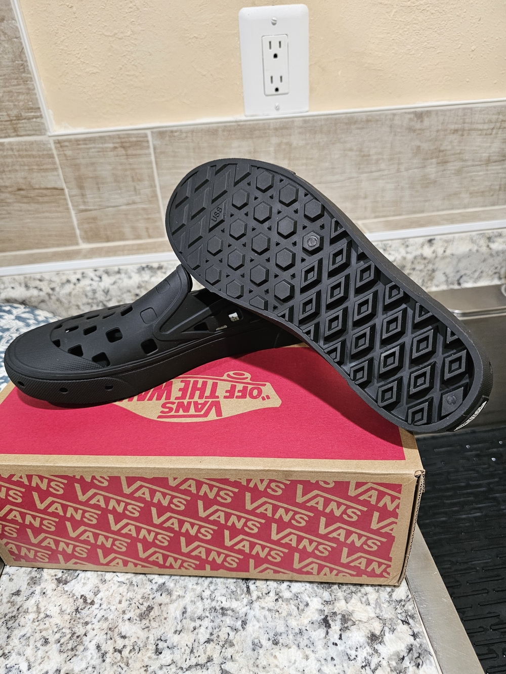 Vans 8/Unixes Black Slip-On Perforated Casual Shoes - Picture 4 of 8